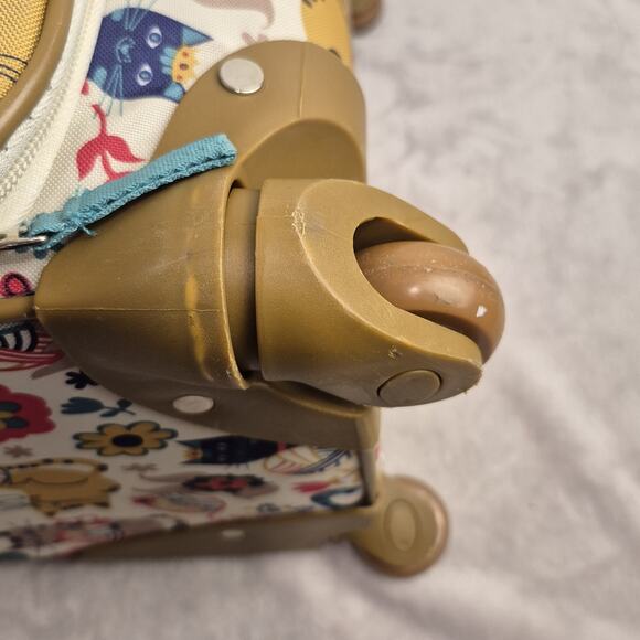 Green Living Lily Bloom Eco Friendly Cat Furry Friends Luggage 25" Suitcase - Picture 10 of 16